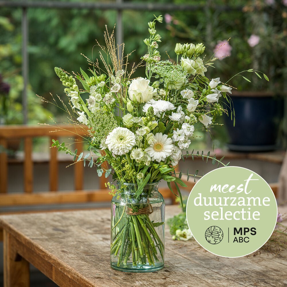 Sustainable white bouquet