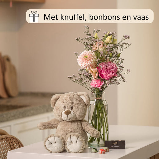 Zacht gebaar boeket (cadeauset met knuffel, chocolade en vaas!)